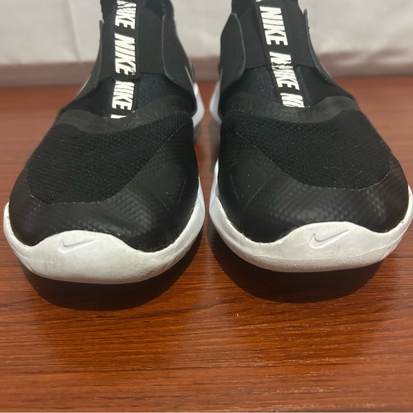 Boys NIKE Flex RUNNER AT4662001 Black Running Shoe Sneaker Tennis Shoe YOUTH 5 - Picture 2 of 9